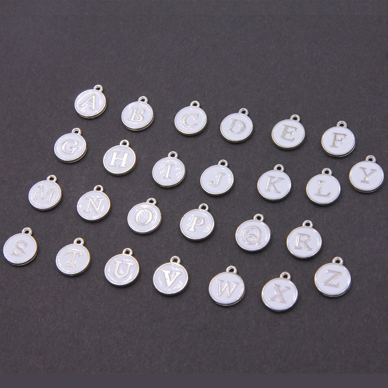 10 τμχ/26 τμχ Alphabet Letter Διπλό Πρόσωπο Σμάλτα Γούρια KC Χρυσό χρώμα Λευκό Σμάλτο 12*15mm μενταγιόν κοσμήματα κατασκευή Χειροποίητη χειροτεχνία