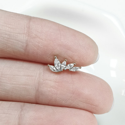 Három virágos Labret piercing Forward Helix CZ szárnyas fülbevaló 100% 316L rozsdamentes acél belső menetes Tragus Stud