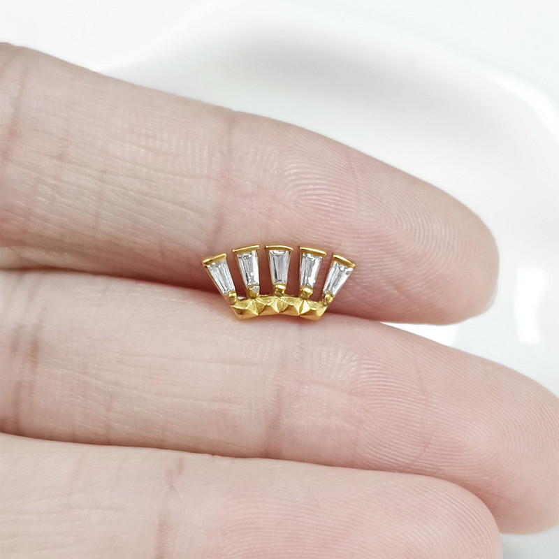 Három virágos Labret piercing Forward Helix CZ szárnyas fülbevaló 100% 316L rozsdamentes acél belső menetes Tragus Stud