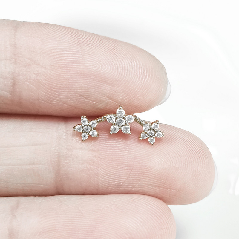 Három virágos Labret piercing Forward Helix CZ szárnyas fülbevaló 100% 316L rozsdamentes acél belső menetes Tragus Stud
