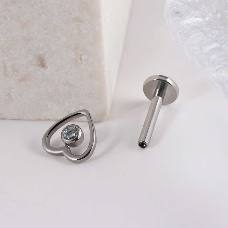 Dreapta Grand 16G Cubic Zirconia ASTM F136 Titanium Heart Stud Cerce Labret Lip Tragus Helix Cartilage Ureche Piercing