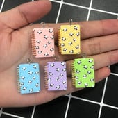 Amestecați 10 buc/pachet Mini Panda Notebook Brelocuri din rășină Amuzant și drăguț Papetarie pandantive cu spatele plat pentru cercei breloc DIY bijuterii