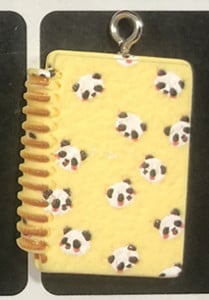 Amestecați 10 buc/pachet Mini Panda Notebook Brelocuri din rășină Amuzant și drăguț Papetarie pandantive cu spatele plat pentru cercei breloc DIY bijuterii