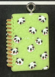 Amestecați 10 buc/pachet Mini Panda Notebook Brelocuri din rășină Amuzant și drăguț Papetarie pandantive cu spatele plat pentru cercei breloc DIY bijuterii
