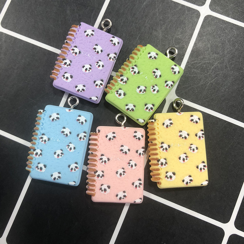 Amestecați 10 buc/pachet Mini Panda Notebook Brelocuri din rășină Amuzant și drăguț Papetarie pandantive cu spatele plat pentru cercei breloc DIY bijuterii