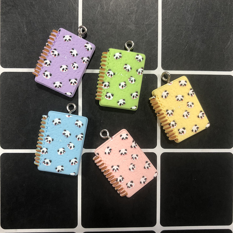 Amestecați 10 buc/pachet Mini Panda Notebook Brelocuri din rășină Amuzant și drăguț Papetarie pandantive cu spatele plat pentru cercei breloc DIY bijuterii