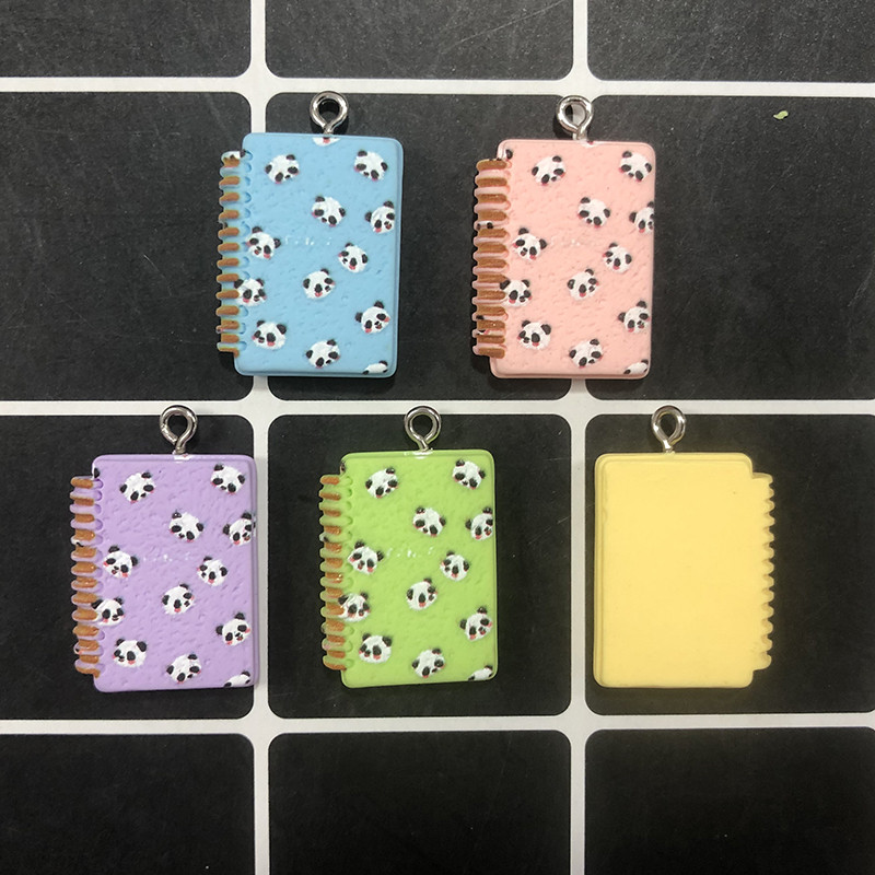 Amestecați 10 buc/pachet Mini Panda Notebook Brelocuri din rășină Amuzant și drăguț Papetarie pandantive cu spatele plat pentru cercei breloc DIY bijuterii