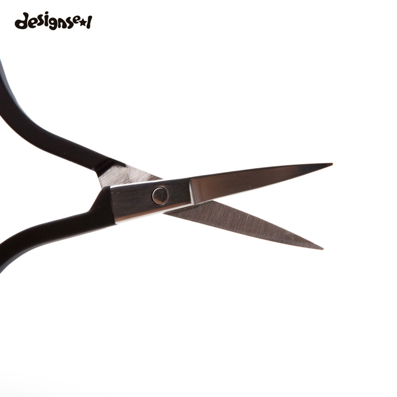 Foarfece de machiaj din oțel inoxidabil Vârf ascuțit Mâner în formă de inimă Sprâncene Nas Foarfece pentru frumusețea părului Feței Instrumente pentru tuns păr