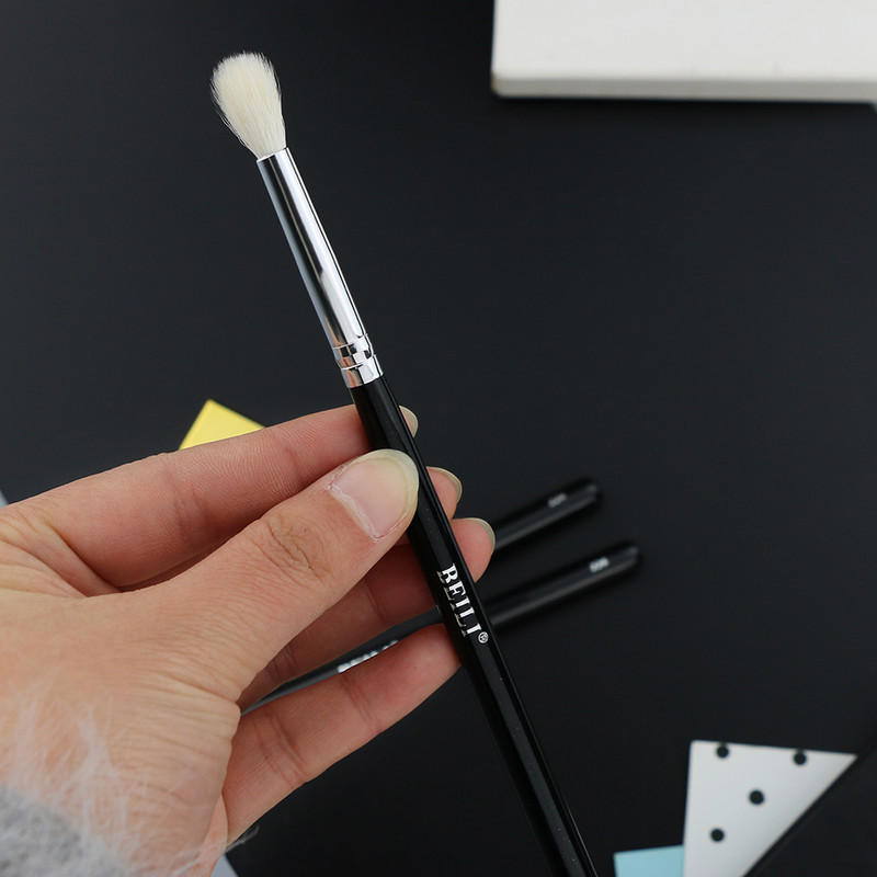 BEILI #224 Természetes kecskeszőr szemhéjpúder smink ecset Small Eye Blending 1 részes sminkecset csillogó fekete nyéllel