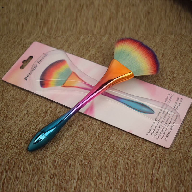 Profesionalūs vaivorykštės vėduoklės formos vienetiniai makiažo šepetėliai ploni juosmens rankena spalvingas šepetėlis Išsklaidytas pudros ventiliatoriaus skaistalų šepetėlis