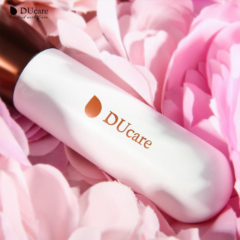 DUcare Professional Flat Top Kabuki Foundation Brush Păr sintetic amestec lichid Pudră minerală Instrumente de machiaj Rose Gold/Alb