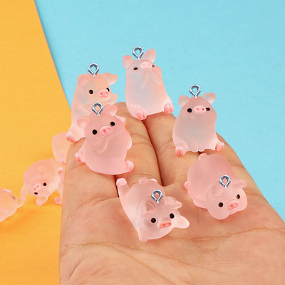 10 db Miniatűr rózsaszín aranyos malac gyanta bűbáj medálok ékszerkészítéshez barkácsolás fülbevaló nyaklánc kulcstartó lapos hátú Cabochon