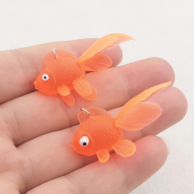 6 bucăți model de pește auriu de simulare colorat din cauciuc moale pește de aur brelocuri de pește de aur mic, potrivite pentru realizarea de bijuterii, descoperiri de bijuterii DIY