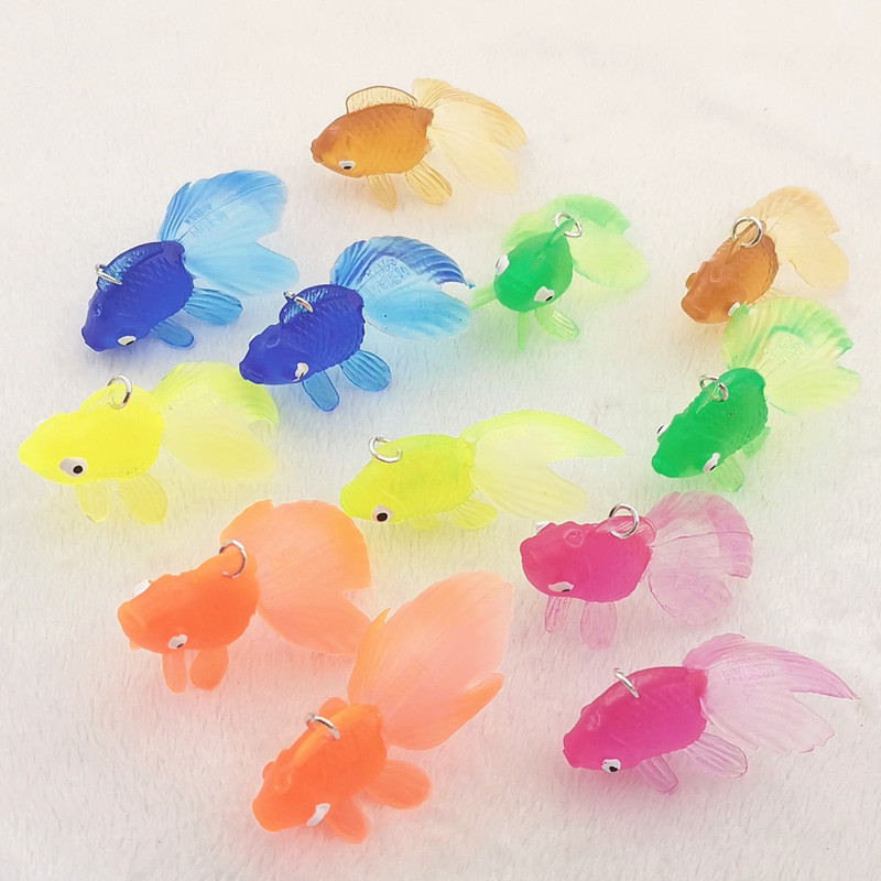 6 bucăți model de pește auriu de simulare colorat din cauciuc moale pește de aur brelocuri de pește de aur mic, potrivite pentru realizarea de bijuterii, descoperiri de bijuterii DIY