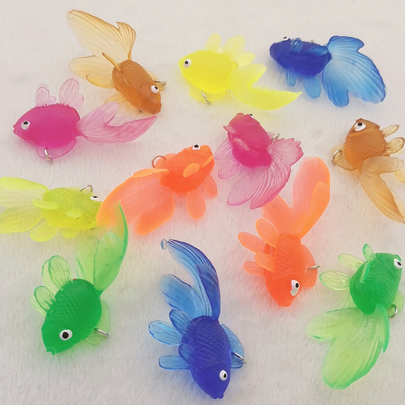 6 bucăți model de pește auriu de simulare colorat din cauciuc moale pește de aur brelocuri de pește de aur mic, potrivite pentru realizarea de bijuterii, descoperiri de bijuterii DIY