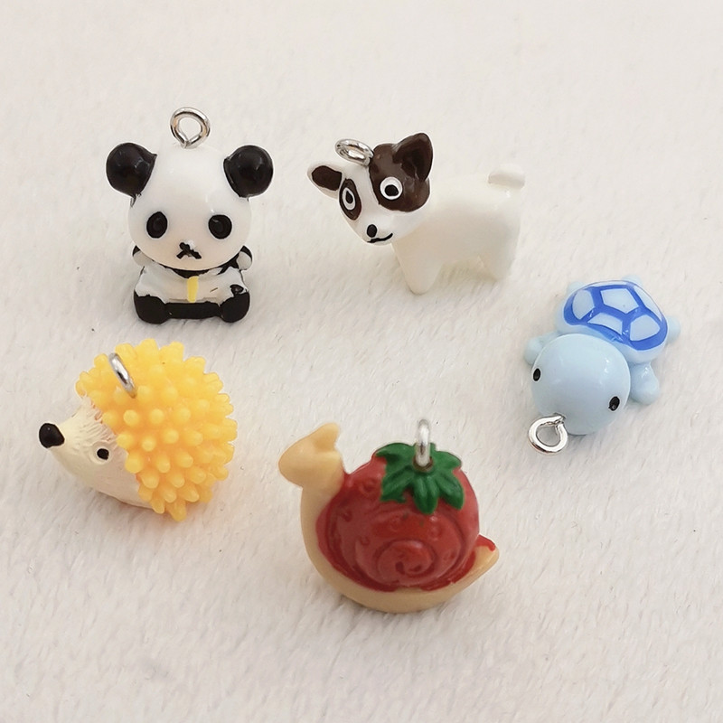 10db Animal Family Bűbáj Panda Sün Csiga kutya Teknős Gyanta Bűbáj Medál Fit Fülbevaló Barkács ékszerkészítés Kiegészítők