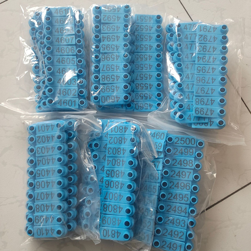 Gyvulių avių ausų įsagai 100 vnt. sunumeruoti 001-100 plastikiniai ausų įsagų žymekliai, skirti avių ožkų karvių identifikavimui