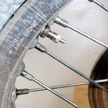 Καπάκι βαλβίδας με μεταλλική σχισμή 4/8 τεμ. Καπάκι τροχού αφαίρεσης πυρήνα βαλβίδας για ποδήλατα αυτοκινήτου Schrader Καπάκια θηλής