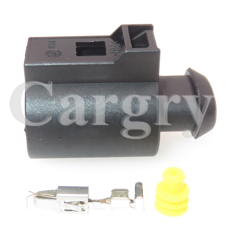 1 komplekt 2P 1J0973772 Auto asenduspistiku tarvikud Auto mootori juhtmestik Veekindel pistikupesa koos klemmiga