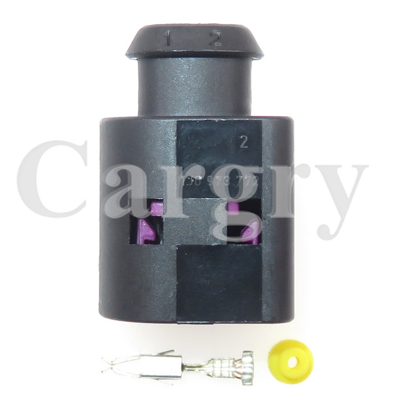 1 komplekt 2P 1J0973772 Auto asenduspistiku tarvikud Auto mootori juhtmestik Veekindel pistikupesa koos klemmiga