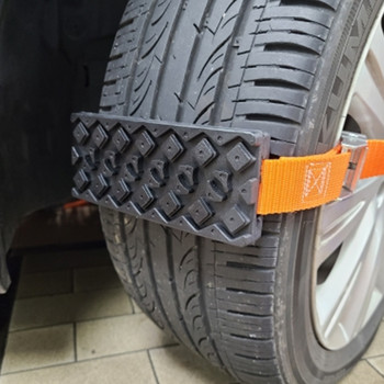 Каишки за вериги за гуми Издръжливи PU противоплъзгащи спешни случаи на сняг, кал, пясък за сняг, кал, лед 1 бр. Блокове за сцепление на автомобилни гуми