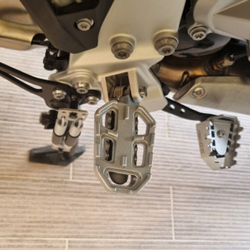 Мотоциклетна заготовка Широки колчета за крака Алуминиеви педали Стойки за крака Подходящи за BMW S1000XR F850GS F750GS S1000 XR F 850 750 GS Scramble