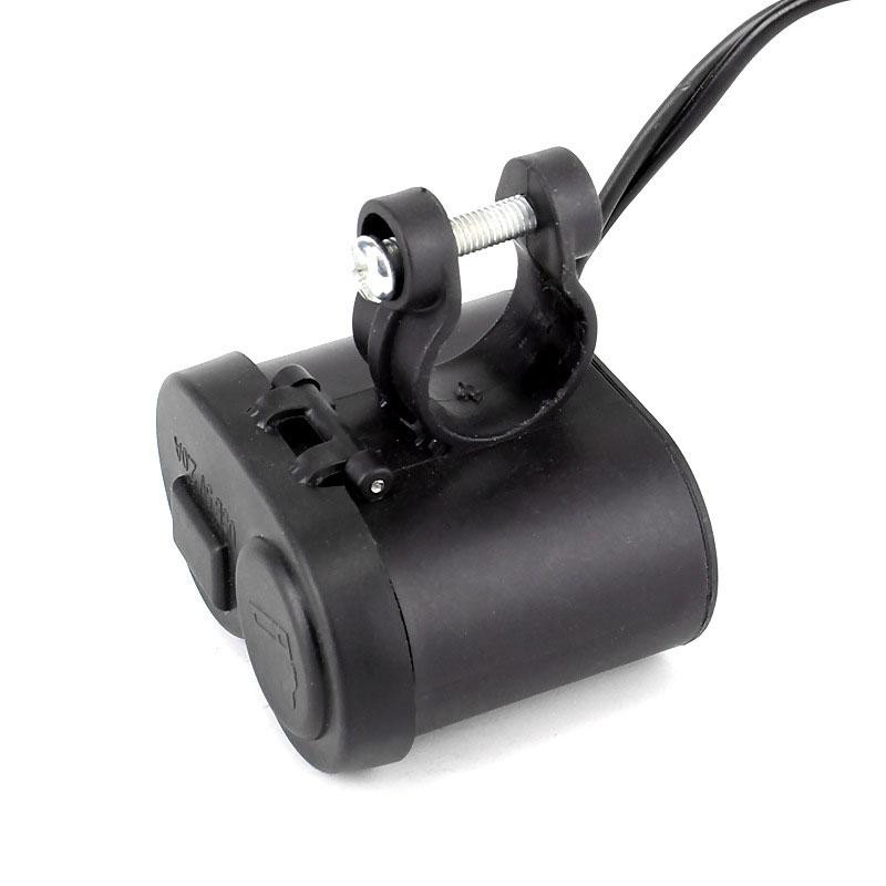 Vízálló USB motorkerékpár-kormánytöltő öngyújtó adapterrel, tápegység csatlakozóaljzattal Univerzális 2 az 1-ben adapter mobiltelefonhoz