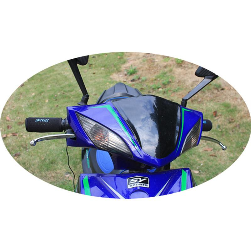 Jeden pár vyhrievaných rukovätí na riadidlá motocykla s USB konektorom a spínačmi regulácie teploty