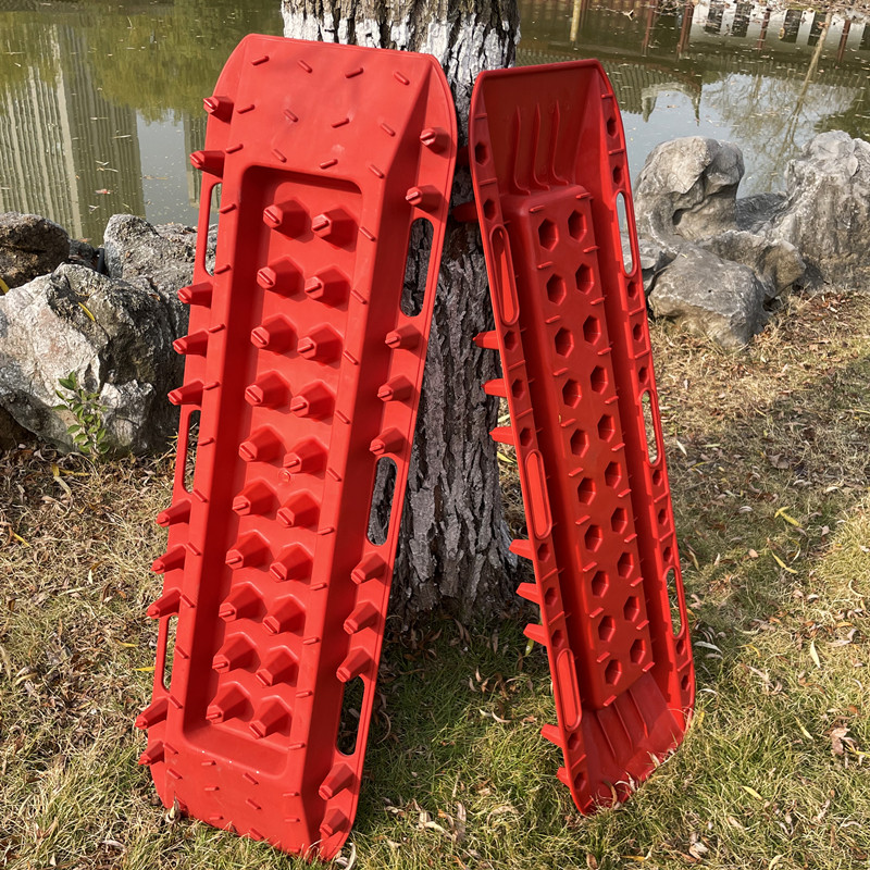 Univerzalni automobil SUV od 10 tona Spašavanje u nuždi Daska protiv proklizavanja Staze za oporavak Putna guma Ljestve Pijesak Blato Gume za snijeg Protuklizna daska