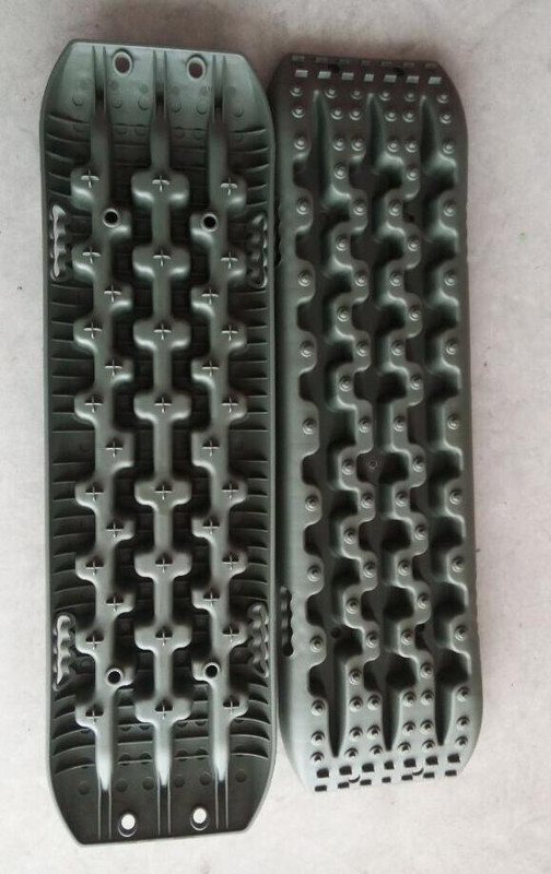 Suporuokite universalias automobilių skubios pagalbos gelbėjimo neslystančias lentas, kelio padangų kopėčias, smėlio purvo sniego padangas, neslystančią lentą