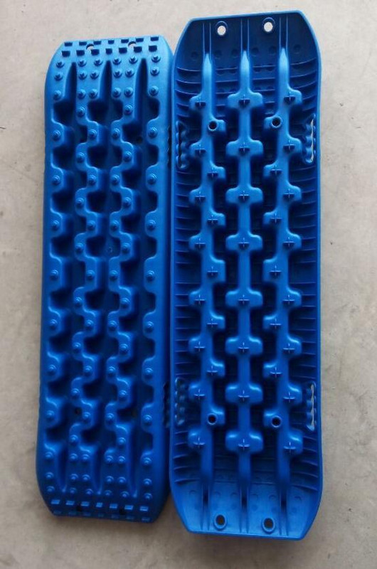 Suporuokite universalias automobilių skubios pagalbos gelbėjimo neslystančias lentas, kelio padangų kopėčias, smėlio purvo sniego padangas, neslystančią lentą