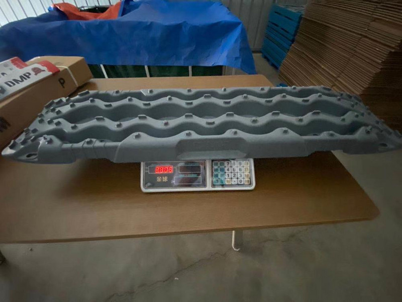 Aukštos kokybės automobilinės klasės polipropileno gelbėjimo lenta sniego gelbėjimo lenta lauko avarinė padanga neslystanti