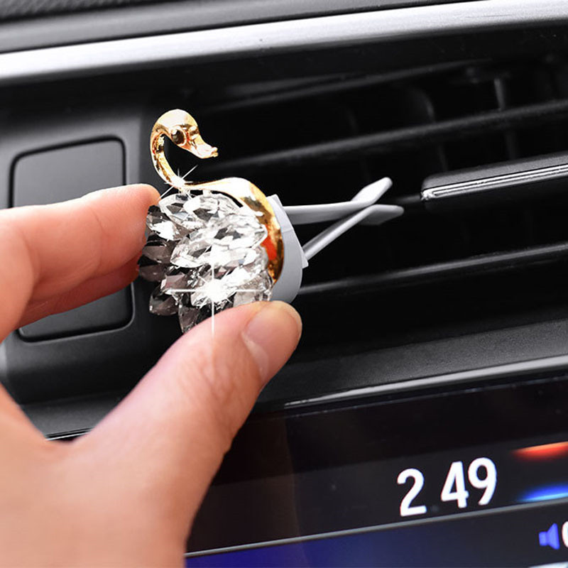 Ieșire de aer pentru mașină Decorati Nou Perle de lux Stras Lebădă Clip de parfum pentru mașină Odorizant Piese auto Cadouri pentru prieteni