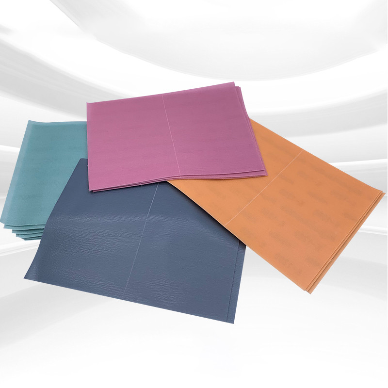 50 listov superjemného brúsneho kotúča s mäkkým vodeodolným brúsnym papierom so zrnitosťou 600 až 3000 na mokré/suché brúsenie automobilových lakov