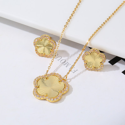 Vânzare fierbinte Flori de plante placate cu aur de 18K Petale cu cinci foi Colier pandantiv Cercei Set de bijuterii Zircon pentru femei Cadouri de lux