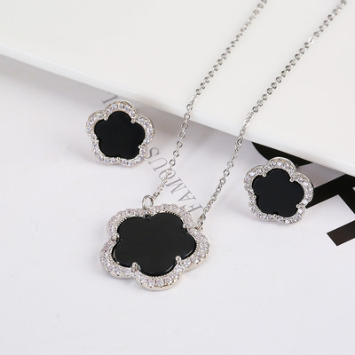 Vânzare fierbinte Flori de plante placate cu aur de 18K Petale cu cinci foi Colier pandantiv Cercei Set de bijuterii Zircon pentru femei Cadouri de lux