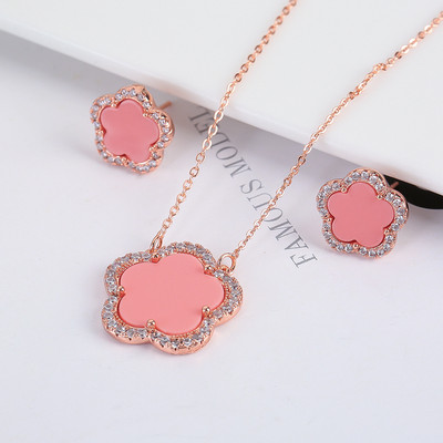 Vânzare fierbinte Flori de plante placate cu aur de 18K Petale cu cinci foi Colier pandantiv Cercei Set de bijuterii Zircon pentru femei Cadouri de lux