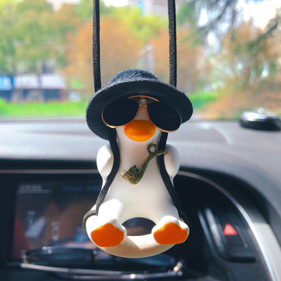 Anime Duck automobilio vidaus apdaila Miela gipso sūpynės antis su vamzdžio akiniais Automatinis galinio vaizdo veidrodžio pakabukas automobilio priedams