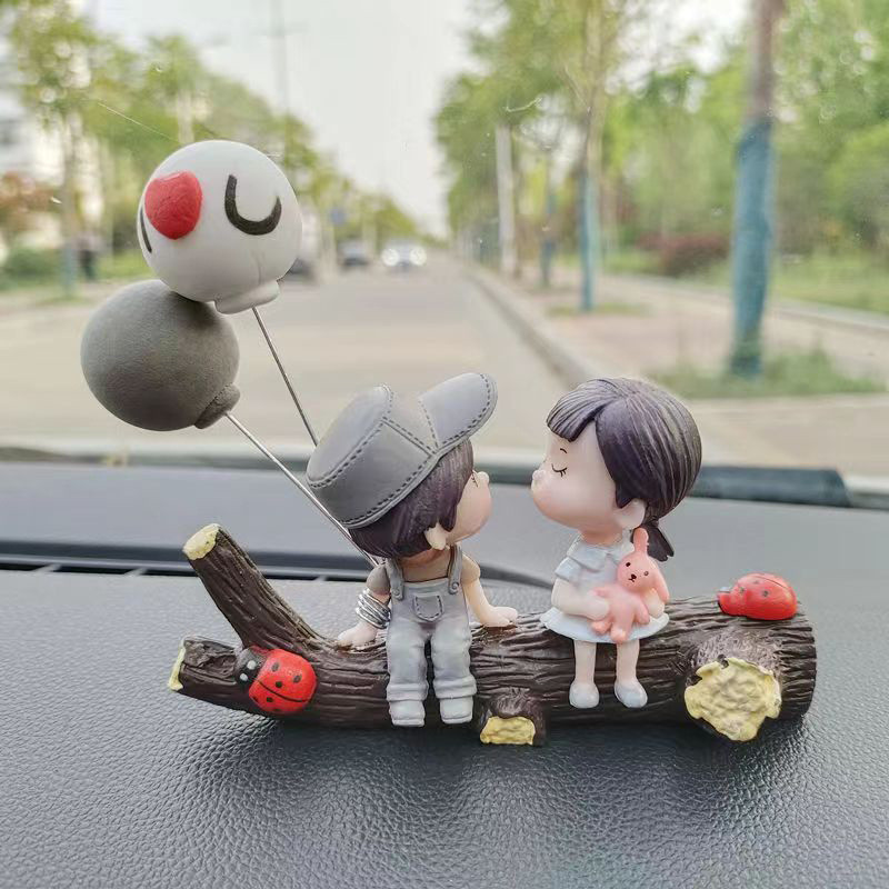 Decorare mașină Cupluri de desene animate drăguț Accesorii pentru oglindă auto Figurine de acțiune Figurine Ornament pentru baloane Cadou pentru interiorul auto pentru bord
