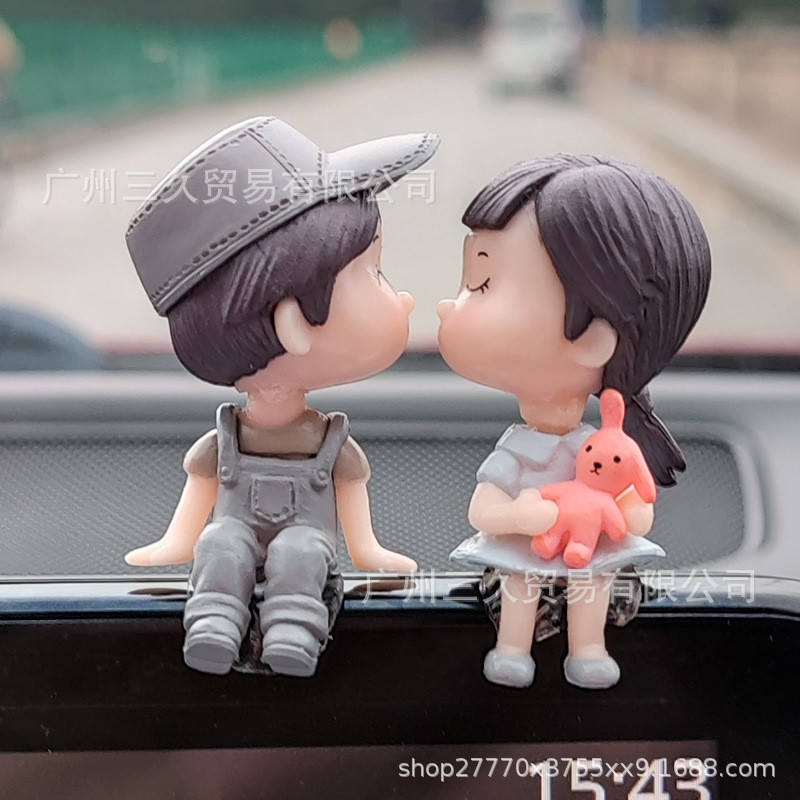 Decorare mașină Cupluri de desene animate drăguț Accesorii pentru oglindă auto Figurine de acțiune Figurine Ornament pentru baloane Cadou pentru interiorul auto pentru bord