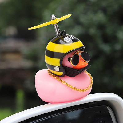 Guminis mielas anties žaislinis automobilio papuošalas Geltonos anties automobilio prietaisų skydelio papuošalai Šaunūs akiniai Antis su sraigto šalmu Auksinė grandinėlė