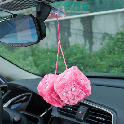 Hägusad täppidega plüüsist täringud Retro-ruudukujulised pehmed rippuvad peeglid Hägused täringud roosade autode sisekujunduseks