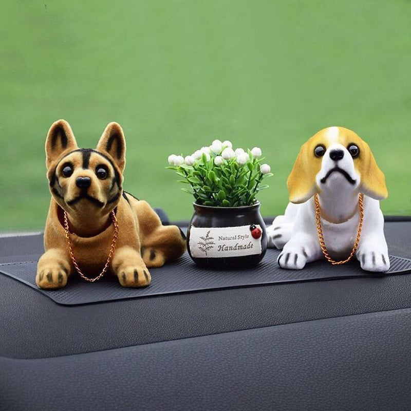 Baba bólogató kutya rázó fej gyanta szimuláció autó aranyos kutya dekoráció dísz autó műszerfal kiegészítők