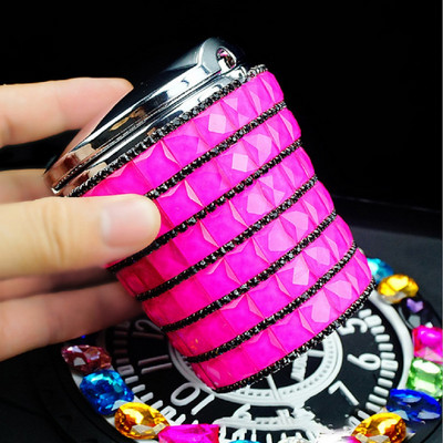 Scrumieră pentru mașină nouă cu lumină LED Scrumieră pentru țigară Container Scrumieră Sticlă de gaz Cupă de fum Accesorii pentru mașină Bling pentru fete