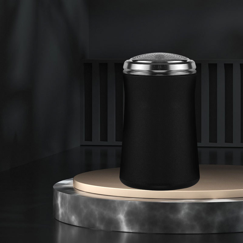 Malý moderný holiaci strojček, elektrický pánsky mini cestovný prenosný nôž na bradu, umývateľný holiaci strojček pre priateľov