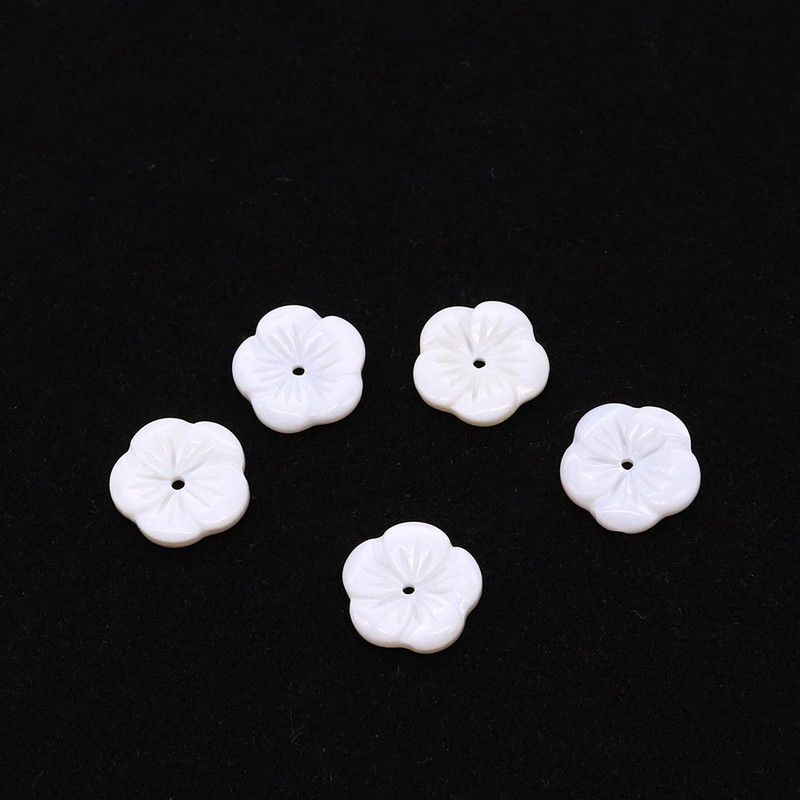 Természetes édesvízi kagylófaragás virág medál 12-18mm Elegáns női ékszerek készítése barkács nyaklánc fülbevaló karkötő kiegészítők