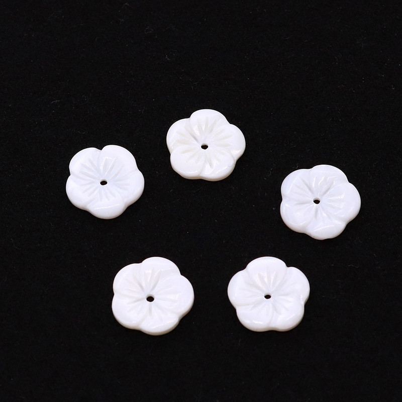 Természetes édesvízi kagylófaragás virág medál 12-18mm Elegáns női ékszerek készítése barkács nyaklánc fülbevaló karkötő kiegészítők