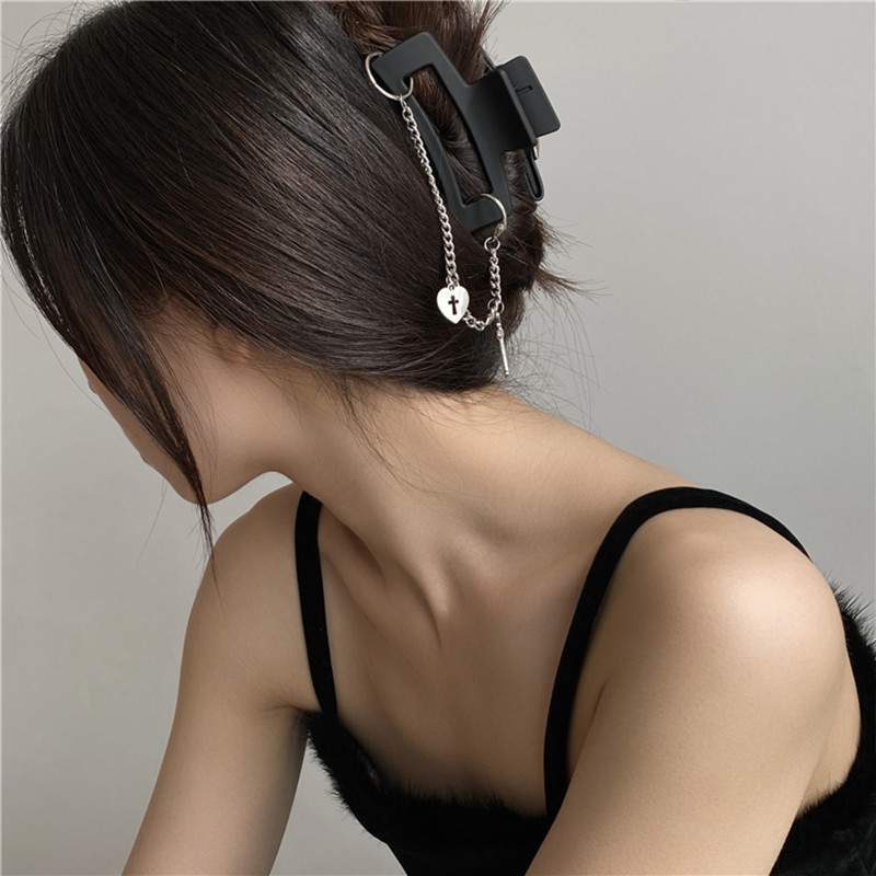 Street Style Claw Clip Gothic Black Pu Leather Cross Chain Pendant Hair Claws for Women Girls Chic Hair Y2K Аксесоари Подарък