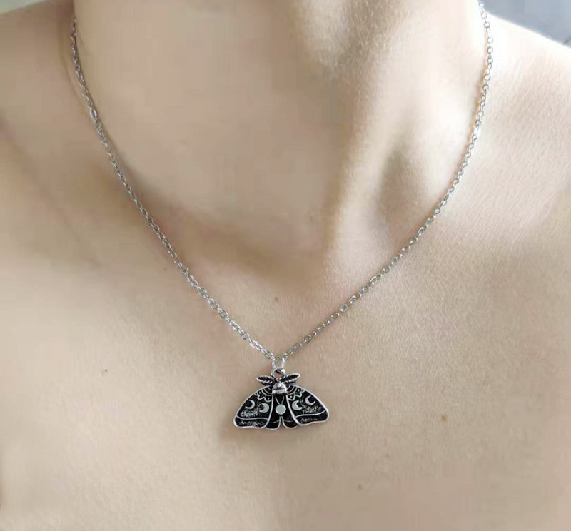 hzew 50db Moon Moth medál medálok Női Esküvő Divat Ékszer díszek Ajándékok Női Bizsu női Férfi Kiegészítők