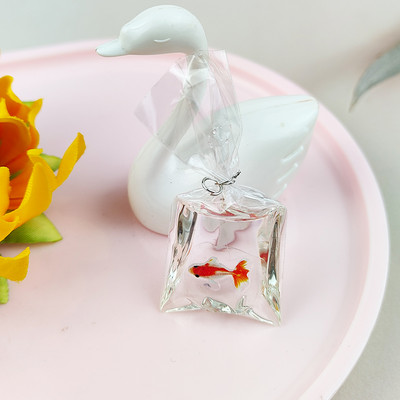 10db Coral Fish táska Gyanta Charms óceán átlátszó kis halak víztáskában Ékszer medál ékszer Kézzel készített barkács anyag